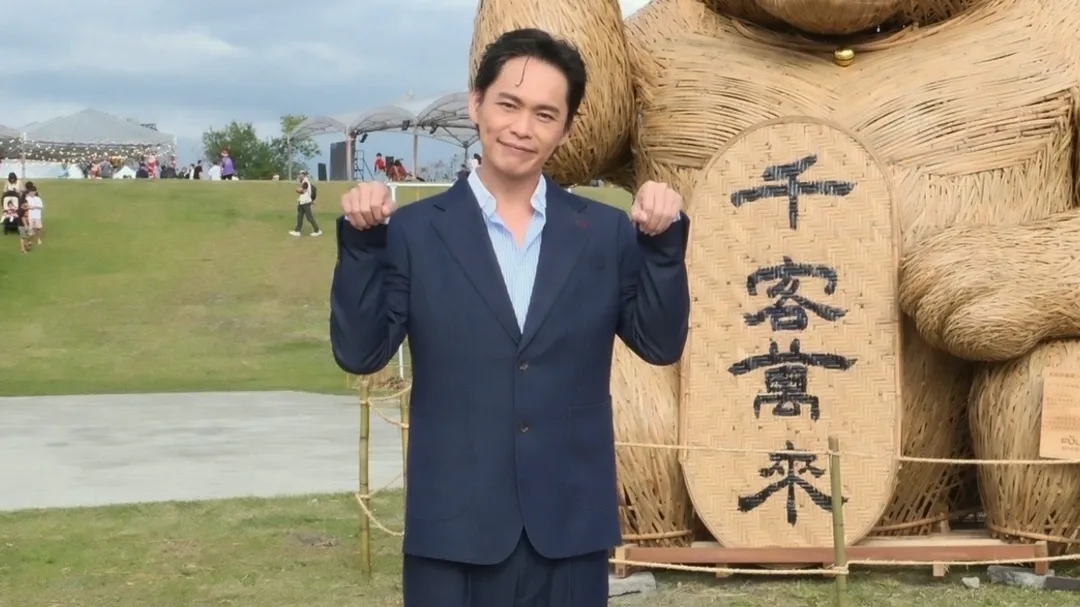 黃鐙輝24日前往花蓮,出席富里鄉農會第7屆稻草藝術季。(圖/富里鄉農會提供)