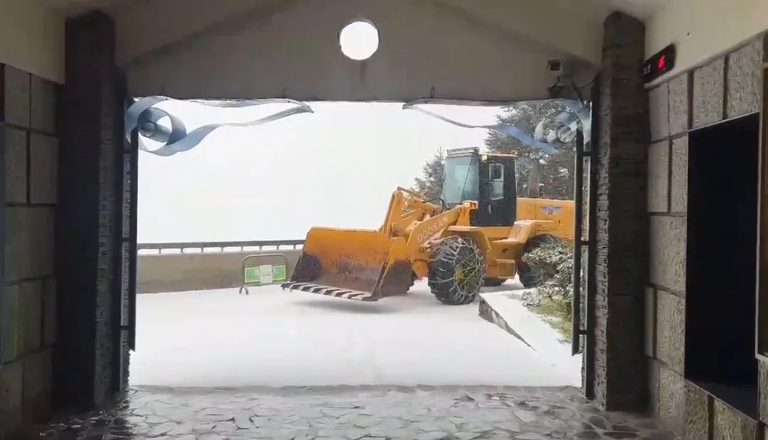 鏟雪車。（圖／中天新聞）