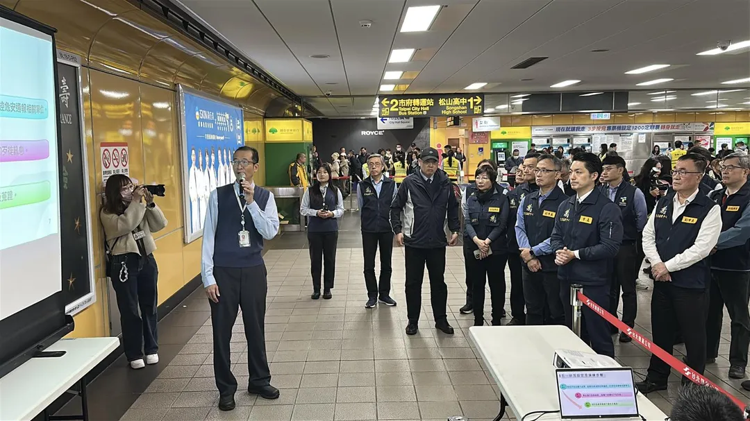 市長蔣萬安聽取簡報。（圖／塗豐駿攝）