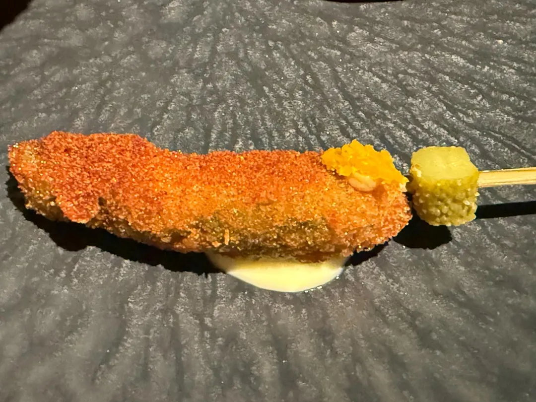 屏東青龍椒酥炸再填入香料肉泥,各式調味不掩青龍椒的獨特香氣。(圖/黃宏輝提供)