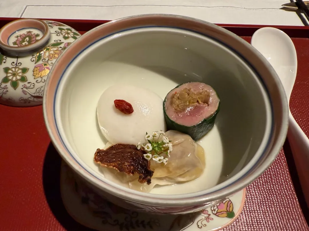 這道變形料理即解構版薑母鴨。(圖/黃宏輝提供)