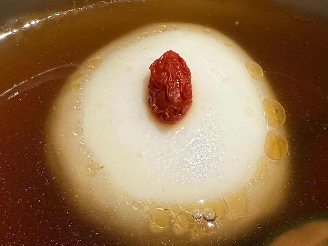 東星斑魚漿製成手打魚丸,口感軟綿且彈牙有異於台灣傳統魚丸。(圖/黃宏輝提供)
