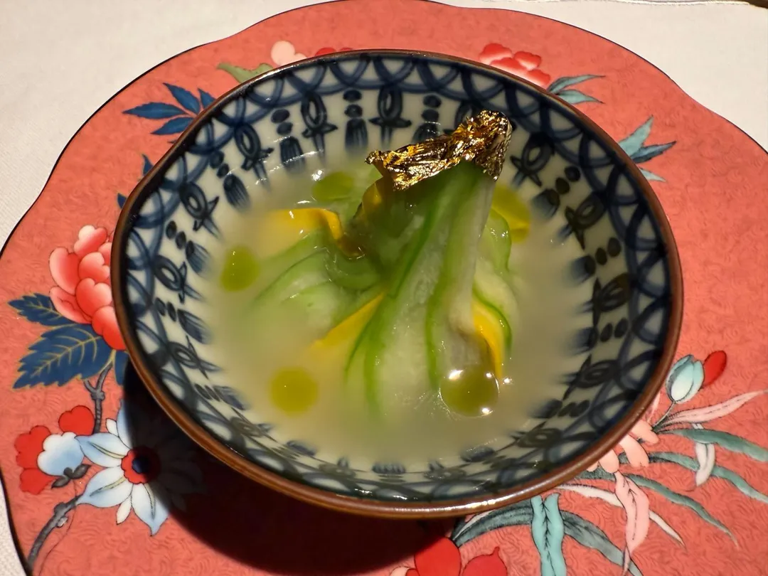 江浙菜常見的「什香菜」、絲瓜在此處又有不同。(圖/黃宏輝提供)
