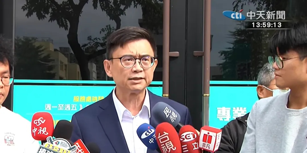 賴瑞隆今日召開記者會。（圖/中天新聞）