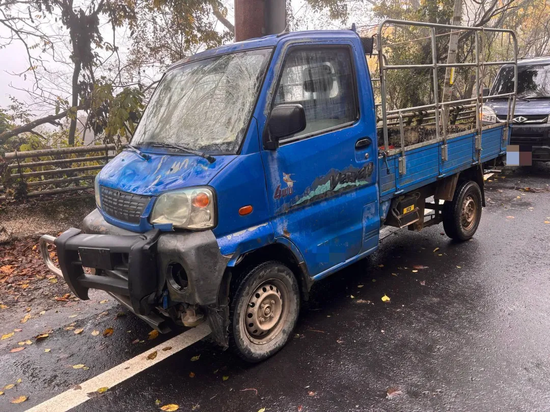 貨車肇事後逃逸。（圖／警方提供）