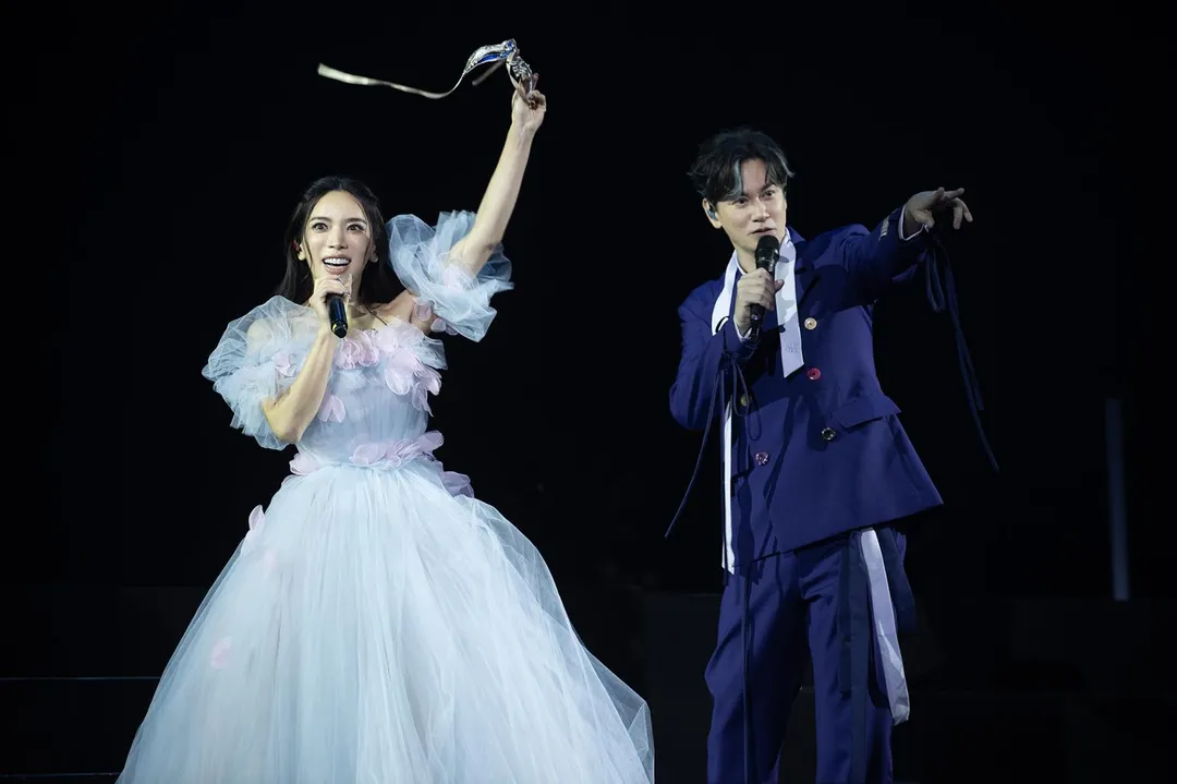 李聖傑與韓國女高音Lee Yeon Ji在台上驚喜合唱。(圖/錞藝音樂 提供)