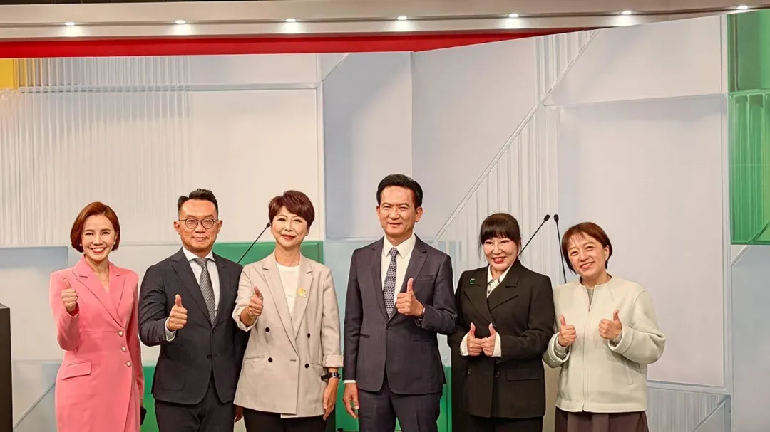 陳亭妃站林俊憲日前出席政見發表會。（圖／翻攝陳亭妃臉書）