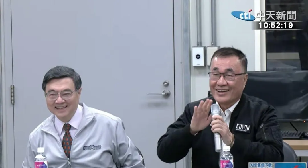 行政院長卓榮泰、台北市副市長李四川（右）兩人相敬如賓。（中天新聞）