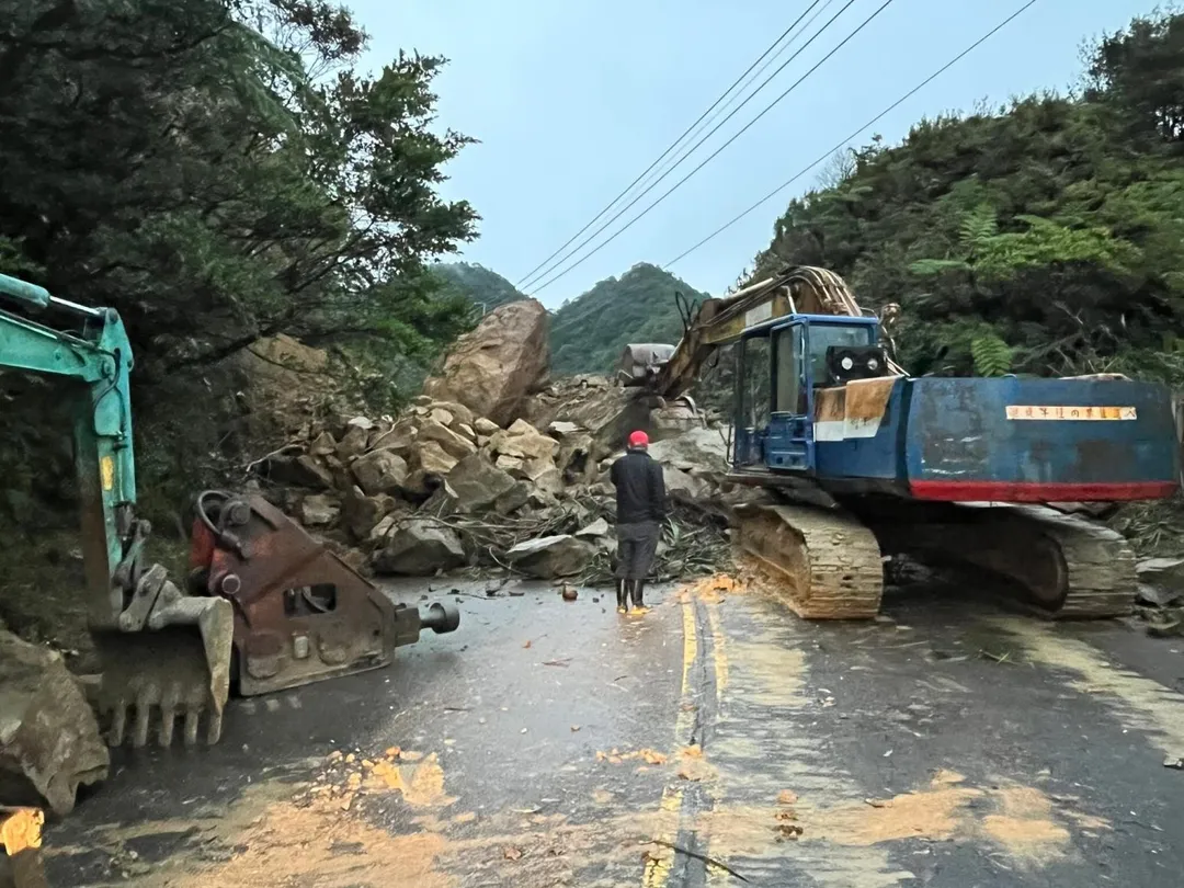 坍方搶修現場。（圖／平溪區公所提供）