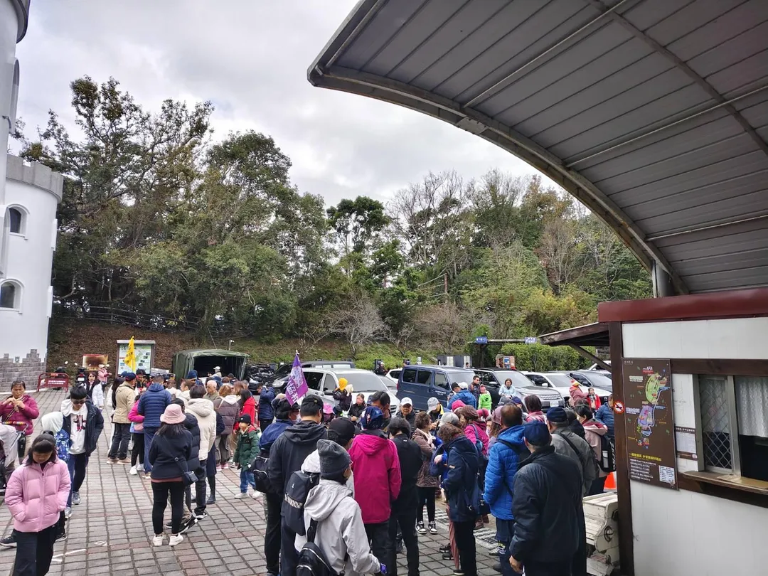 大批遊客準備進入清境農場。(圖/清境農場提供)