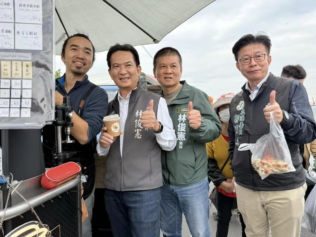 林俊憲在郭國文陪同下也到善化牛墟跑行程。（圖／翻攝林俊憲臉書）