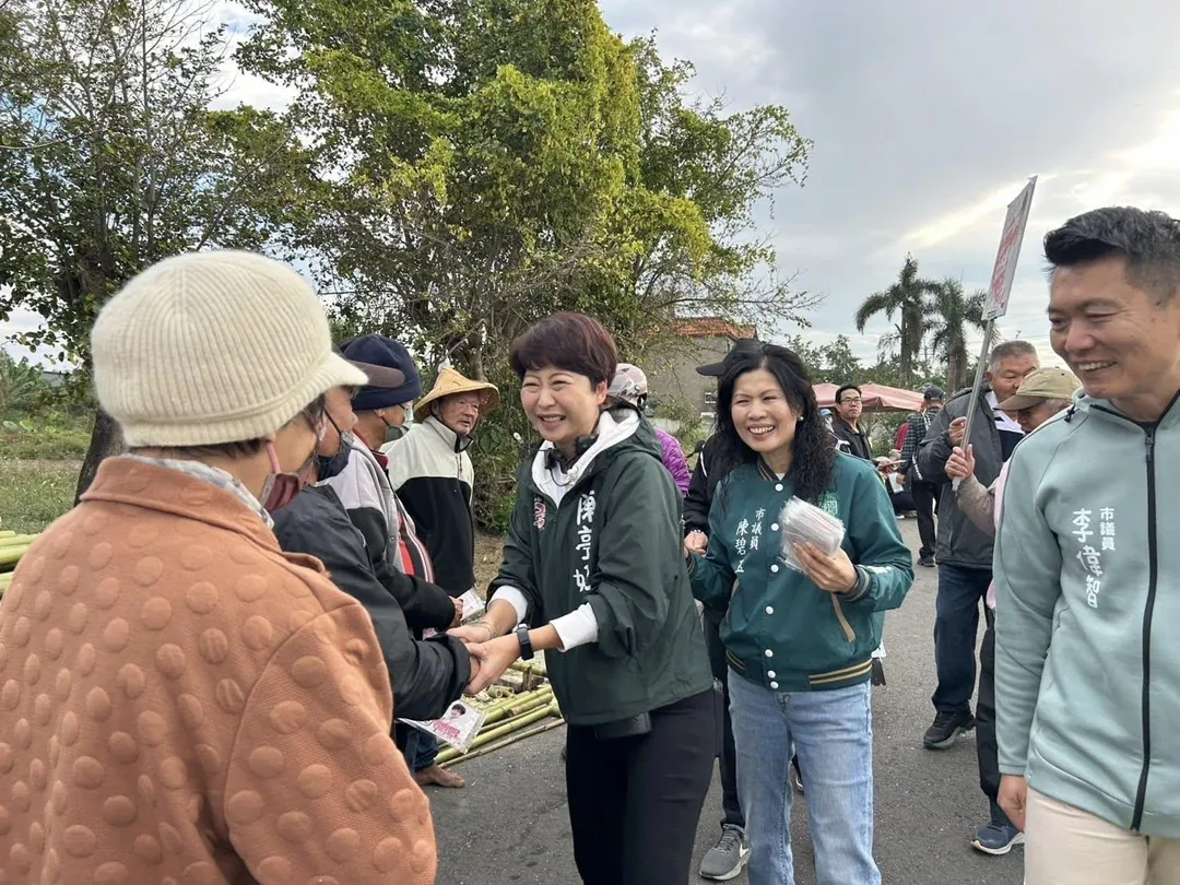 陳亭妃28日赴善化牛墟拉票。（圖／翻攝陳亭妃臉書）