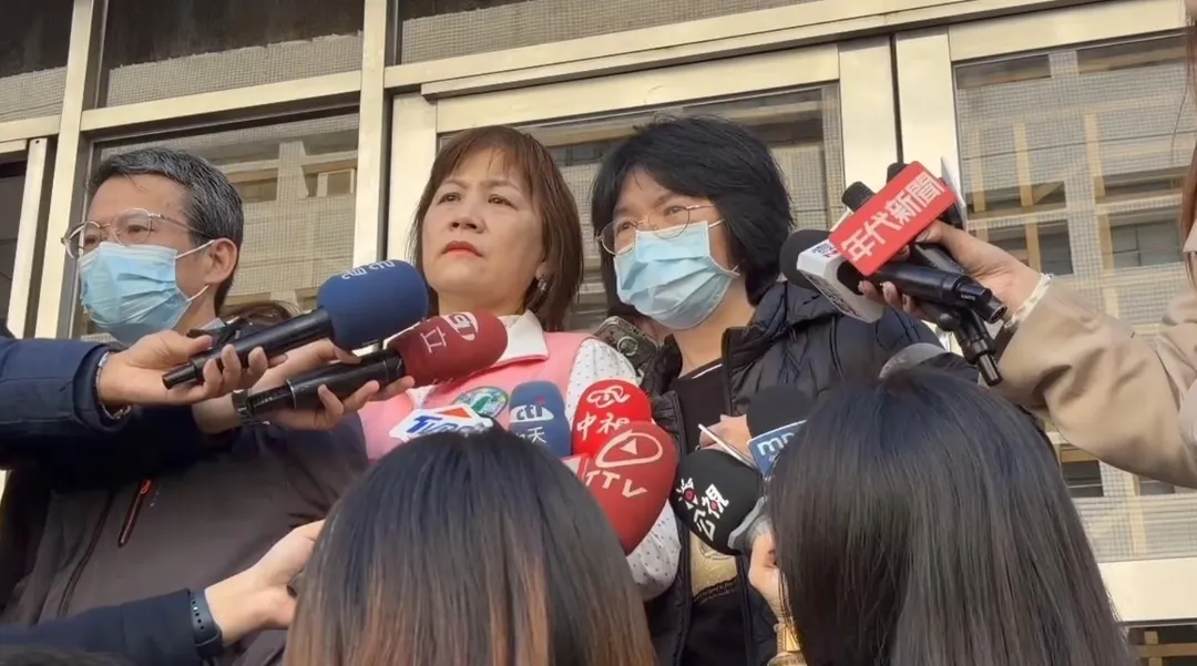 新北國中生割頸案被害者父母聽到二審判決後,在媒體面前表達沉重的心聲。(圖/翻攝畫面)