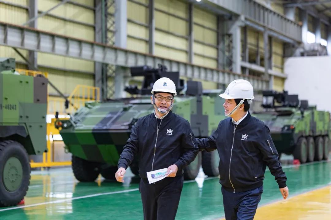 賴清德在國防部軍備局生產製造中心第209廠接受專訪。（圖／總統府提供）