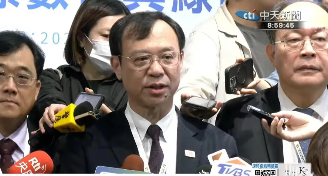 衛生福利部長石崇良說明，虛擬人物在頻道假借醫師名義散播醫學知識，違反醫師法、醫療法相關規定。（圖／中天新聞）