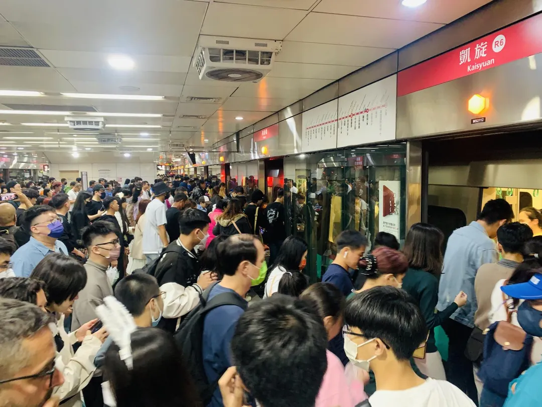 高雄捷運紅線自下午4點半起，班距加密至4分鐘，圖為資料畫面。（圖／高雄捷運提供）