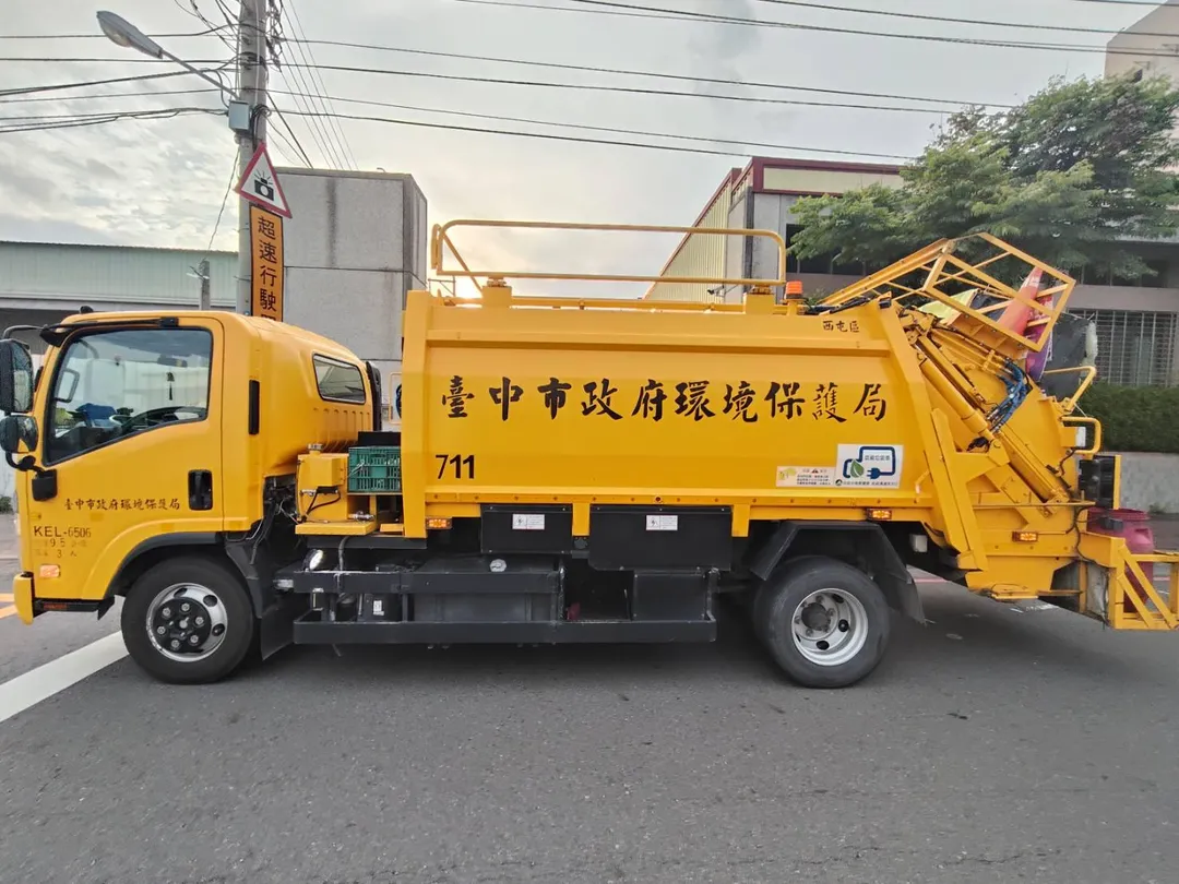 台中市、彰化縣的舊安全帽可以整頂交付清潔隊資源回收車。（圖／資料照）