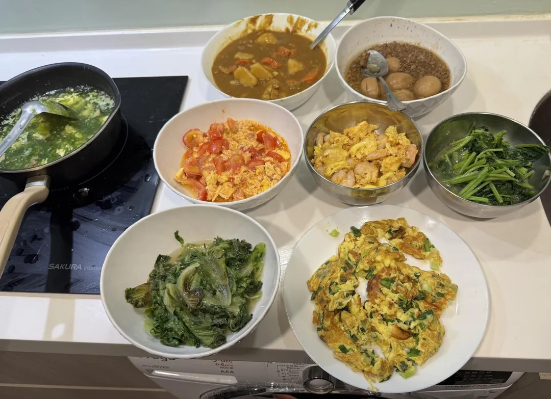 曹西平前天才分享自己煮的多道菜。(圖/翻攝自曹西平的粉絲愛團)