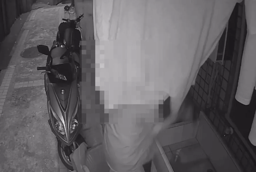 林姓男子上月與友人聚餐飲酒後，隨意破壞民宅，最後竟醉倒附近公寓呼呼大睡，對犯案過程完全「斷片」。（圖／警方提供）