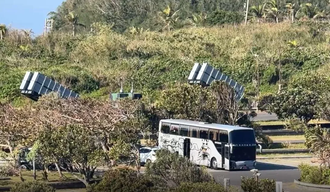 海軍海鋒大隊在鵝鑾鼻部署飛彈。（圖／中天新聞）