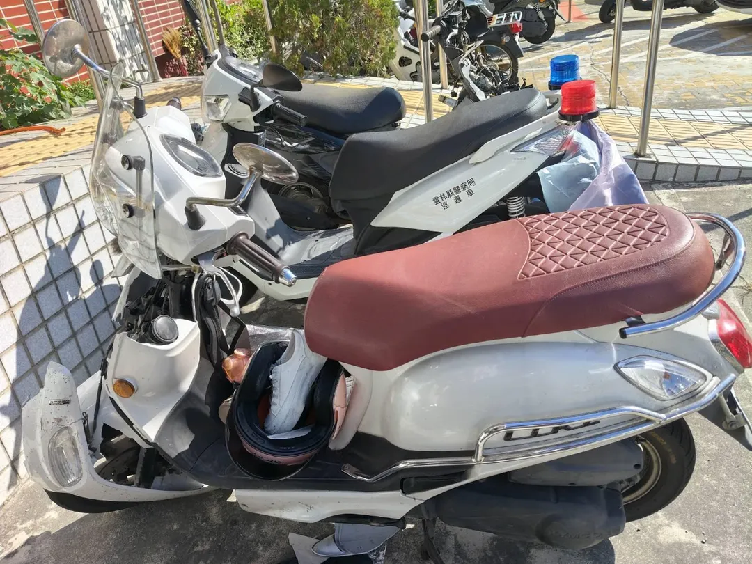 慘死民眾的機車。(圖/警方提供)