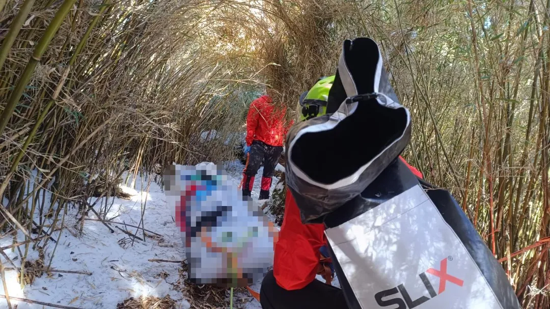 林姓男子在雪山西稜縱走路線匹匹達山失溫罹難。（苗栗縣消防局提供）