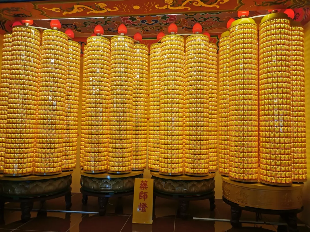 台灣民間有過年點光明燈祈福的習俗,民俗專家楊登嵙指出8種光明燈各有不同含意。(圖/楊登嵙提供)