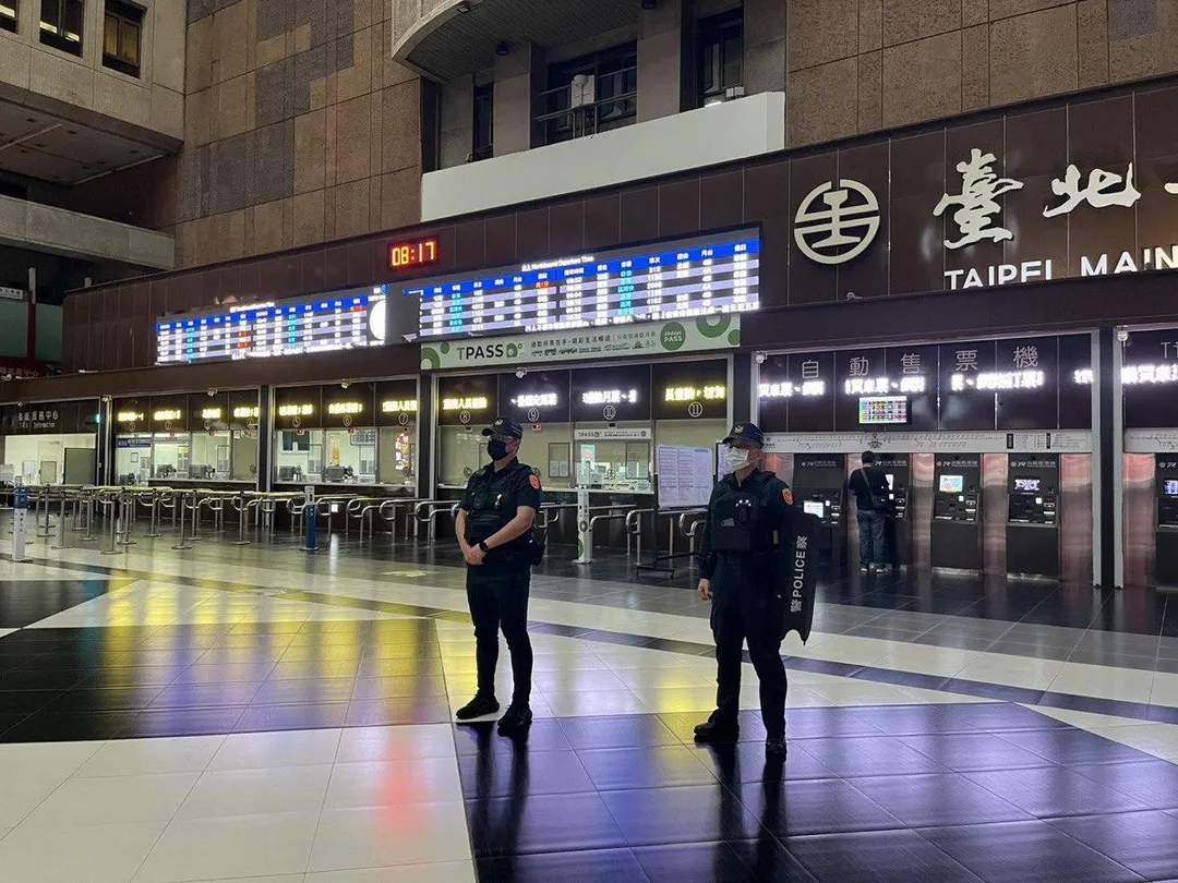 跨年夜及元旦在即，台高鐵運量大幅增加，鐵路警察局祭出提高見警率，加強維安。（圖／警方提供）