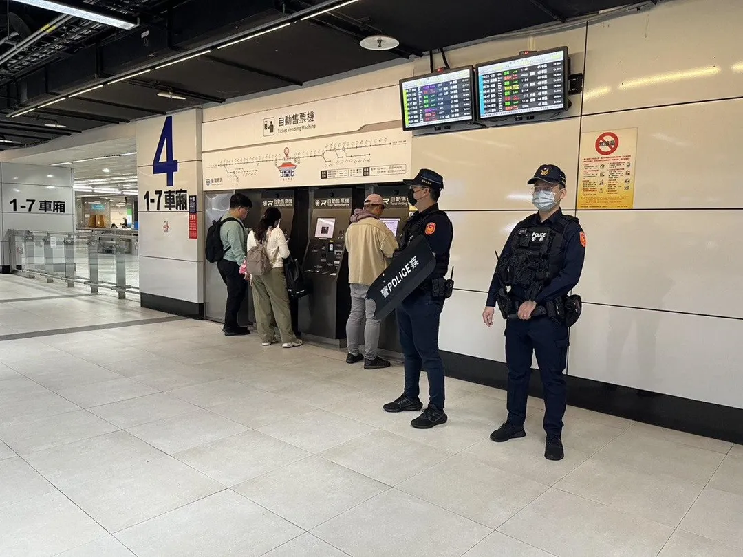 跨年夜及元旦在即，台高鐵運量大幅增加，鐵路警察局祭出提高見警率，加強維安。（圖／警方提供）
