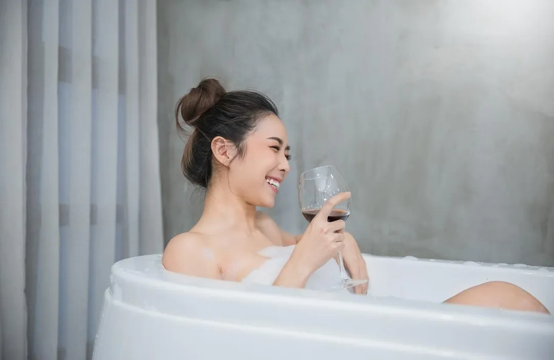 入浴後應避免喝容易讓身體降溫的飲品,否則可能讓身體快速降溫。(圖/常春月刊)