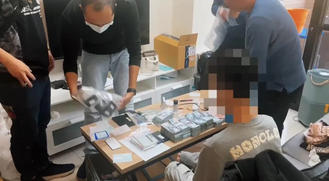 刑事局破獲假檢警詐團搜索逮捕嫌犯。(圖/翻攝畫面)