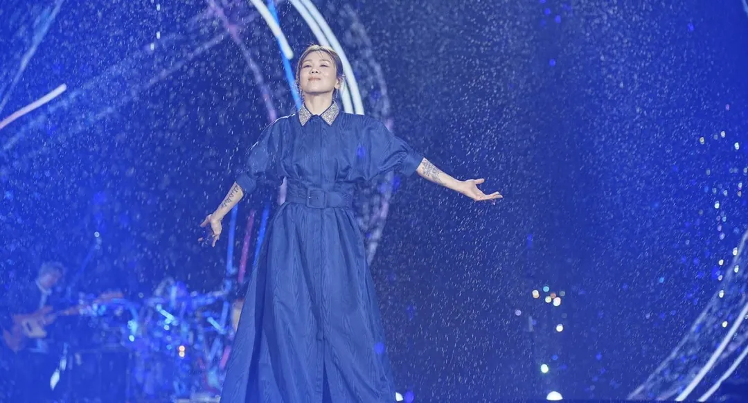 「金曲歌后」蔡健雅31日晚間獨家登上台北跨年，抱病在雨中演唱。（圖／北市府觀傳局&nbsp;提供）