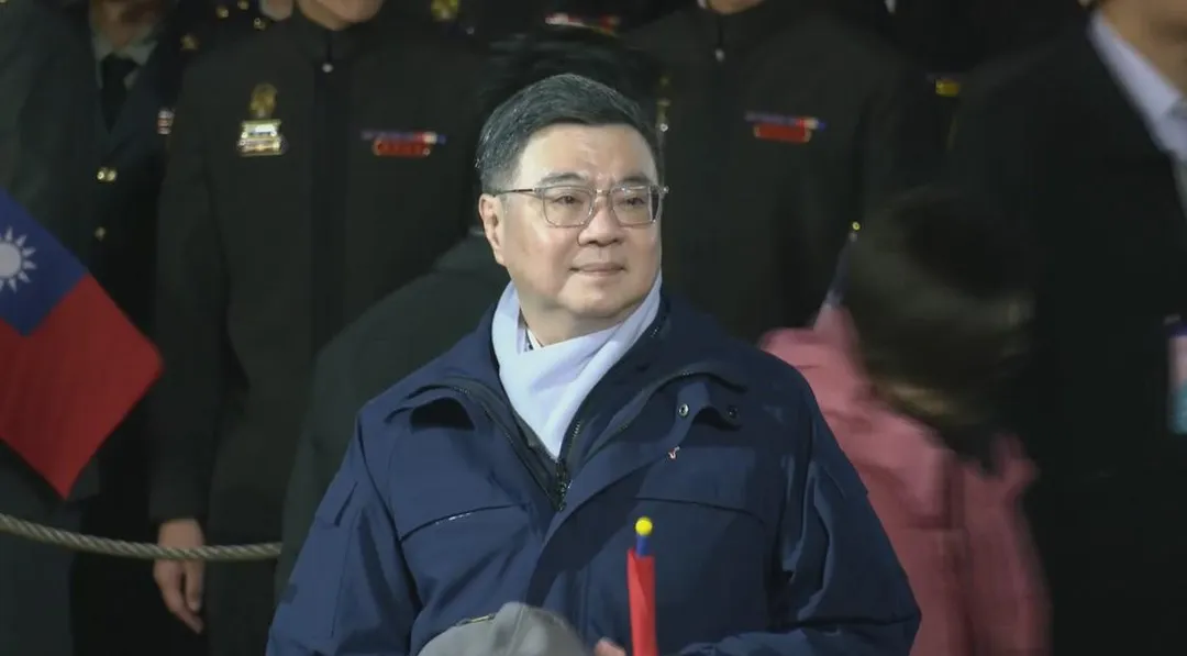 行政院長卓榮泰參加2026年總統府前元旦升旗。(中天新聞)