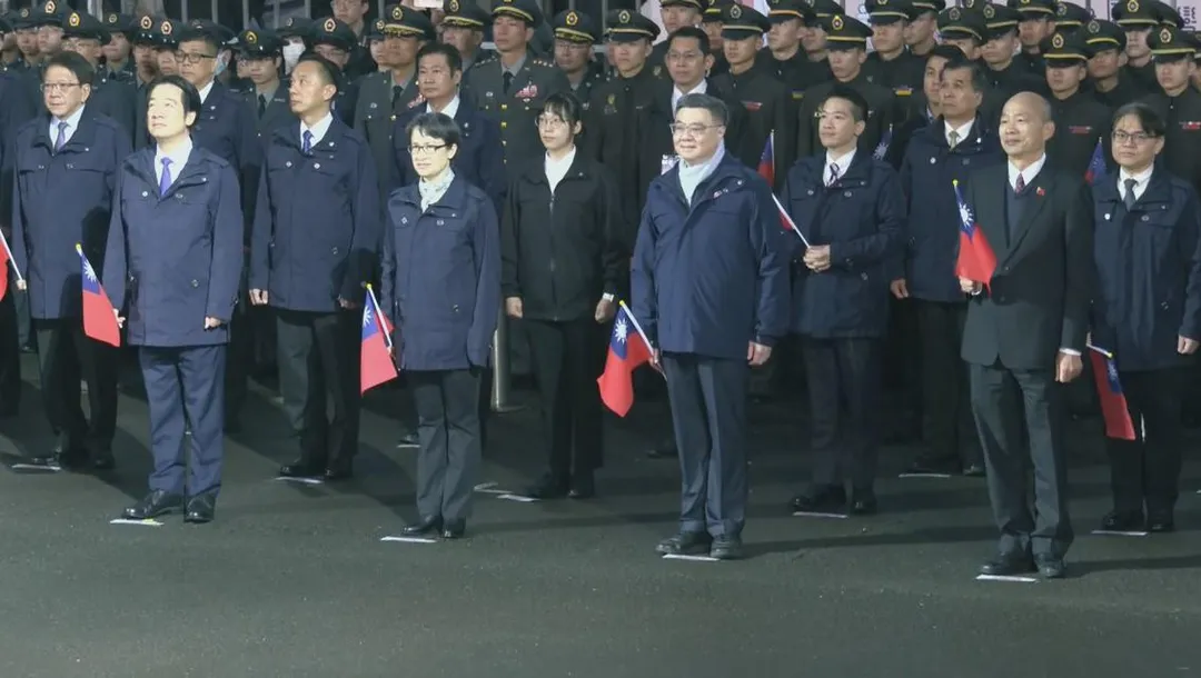 總統賴清德率領副總統和五院院長參加元旦升旗典禮。（圖／中天新聞）