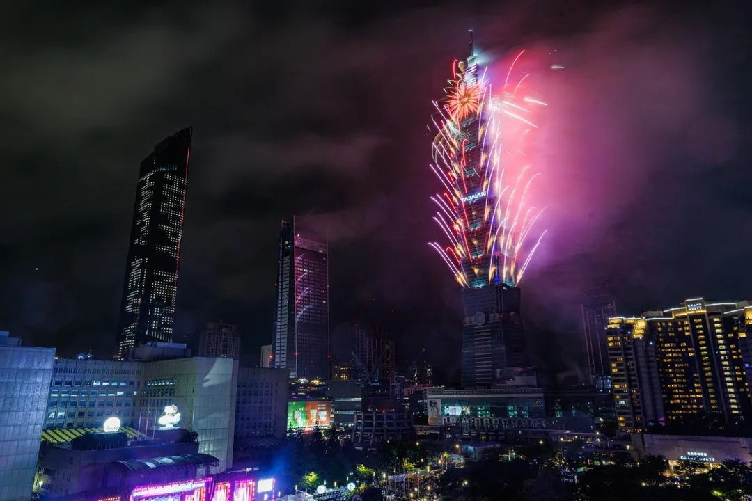 台北101長達6分鐘「SPARK101」新年大秀。（圖／台北市觀傳局提供）
