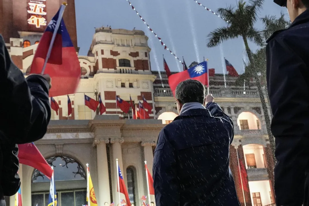 行政院長卓榮泰出席2026年總統府前元旦升旗。(翻攝自卓榮泰臉書)