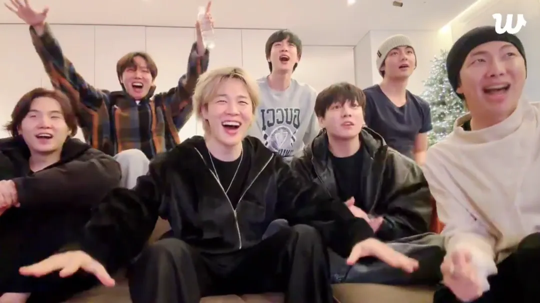 BTS成員相聚在一起迎接2026。（圖／翻攝自weverse）