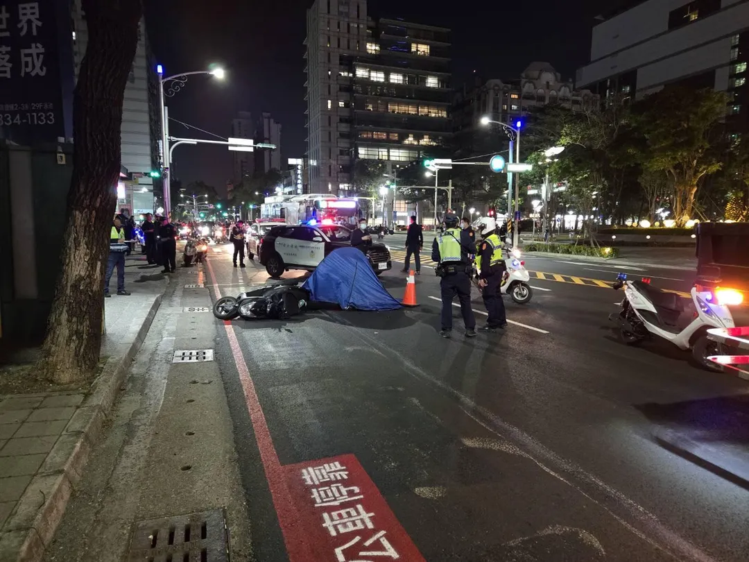 高雄前鎮晚間發生一起死亡車禍。（圖／翻攝畫面）