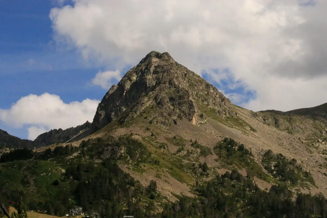 2名登山客嘗試施救但沒有成功。（示意圖／unsplash）
