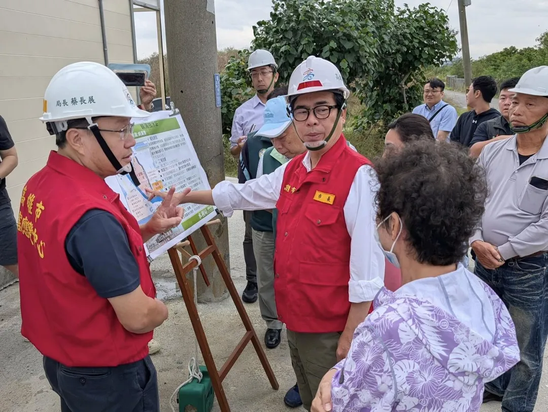 高雄市水利局長蔡長展(左)將調任內政部參事。(圖/高雄市水利局)