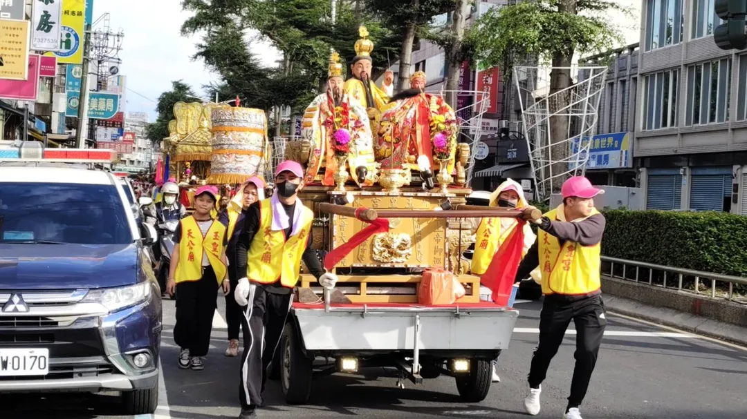 今年是連續第9年舉辦遊行，集結72頂神轎、23尊神獸和相關設備共106支隊伍。（圖／屏東麟洛生鬚福德廟提供）