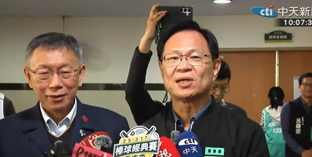 柯文哲和張啓楷。(圖/中天新聞)