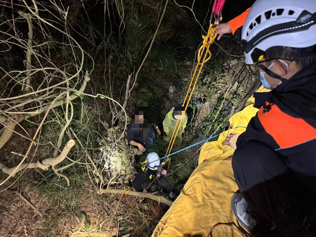 警消搶救畫面。（圖／警方提供）