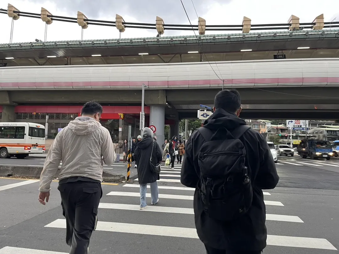 氣象專家預告，除夕至初三期間將有兩波偏弱冷空氣間歇報到。（示意圖／中天新聞）