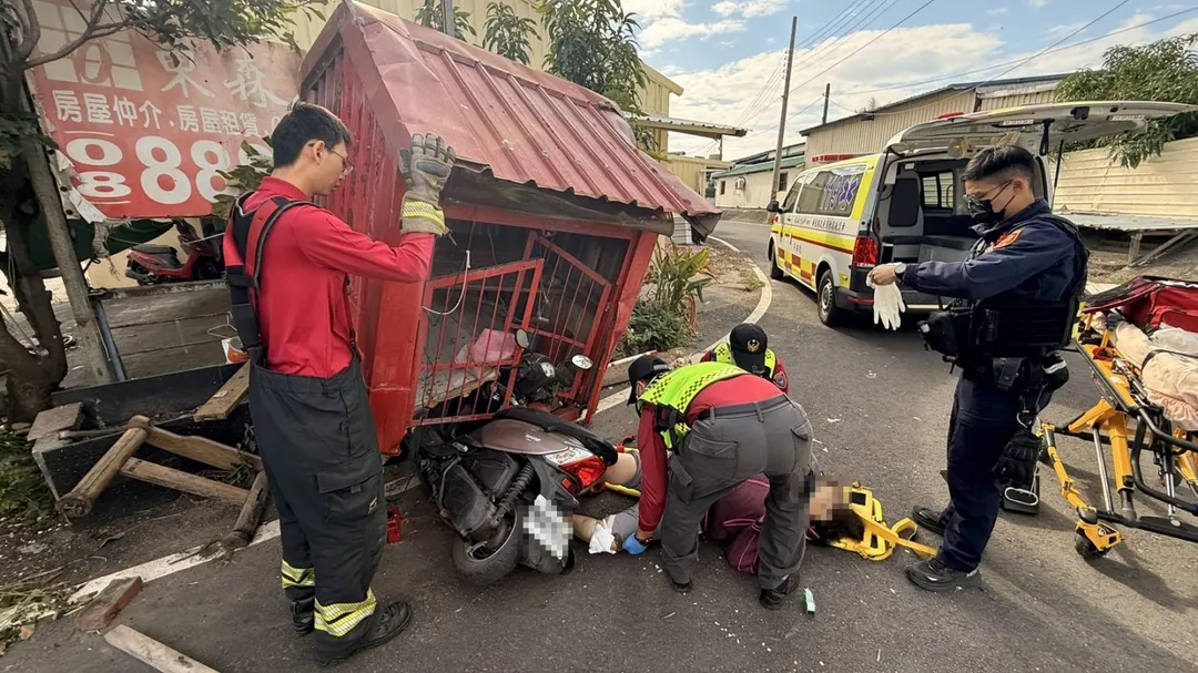 陳姓婦人騎車不明原因撞土地公廟送醫後傷重不治。（圖／翻攝畫面）