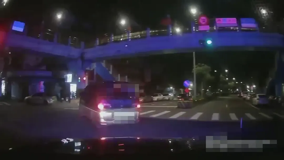 警方尾隨張男準備攔查。（圖／警方提供）