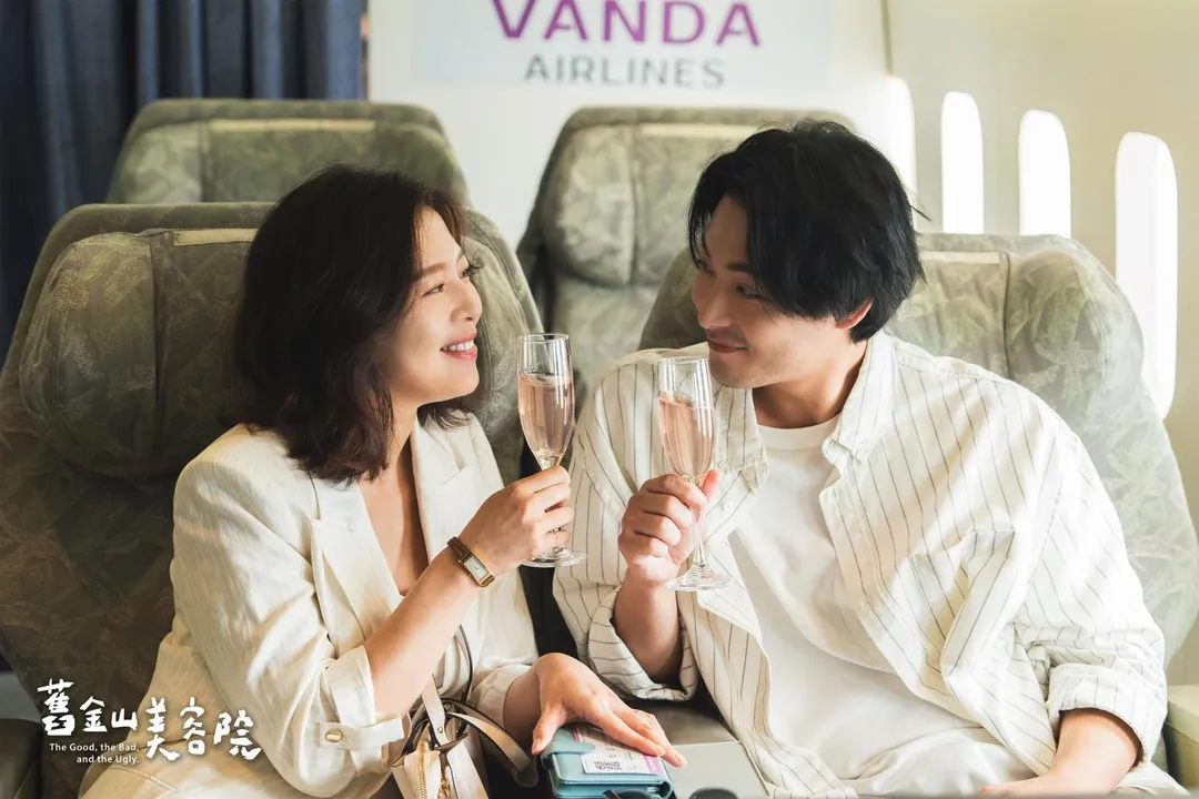 劉品言（左）與連晨翔（右） 戲裡戲外都迎來人生新階段。（圖／TVBS 提供）