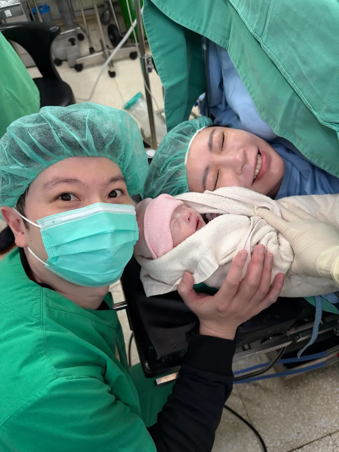 李伯毅升格人父。(圖/翻攝李伯毅臉書)