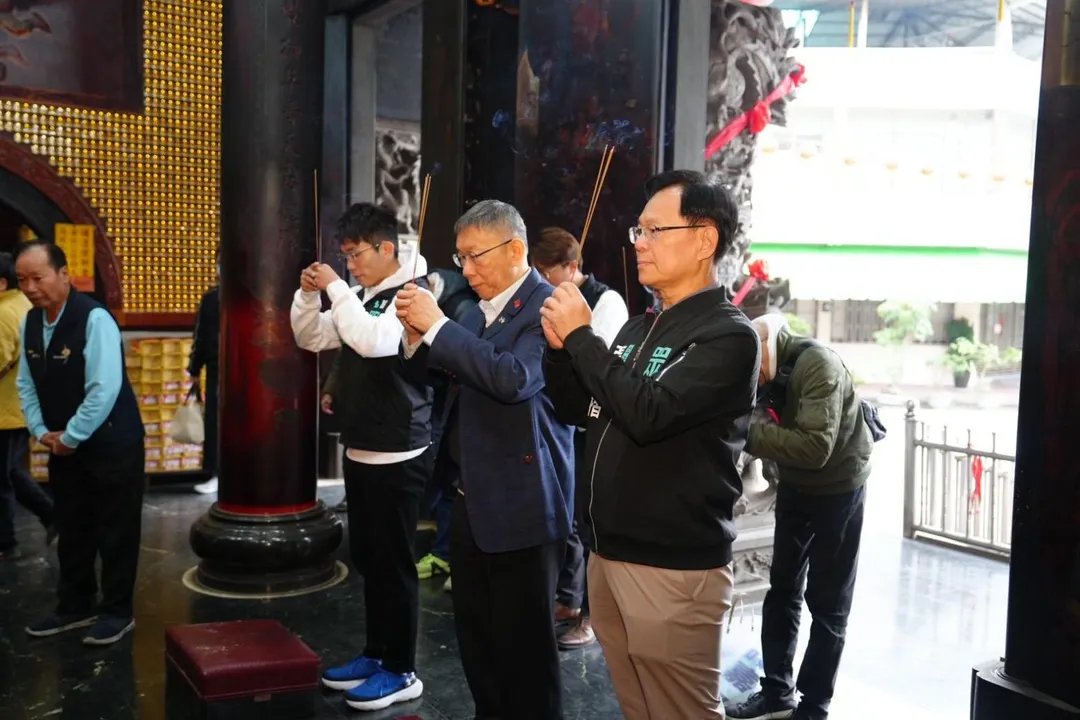 柯文哲近日為張啓楷輔選,走訪嘉義市各地。(圖/翻攝柯文哲臉書)
