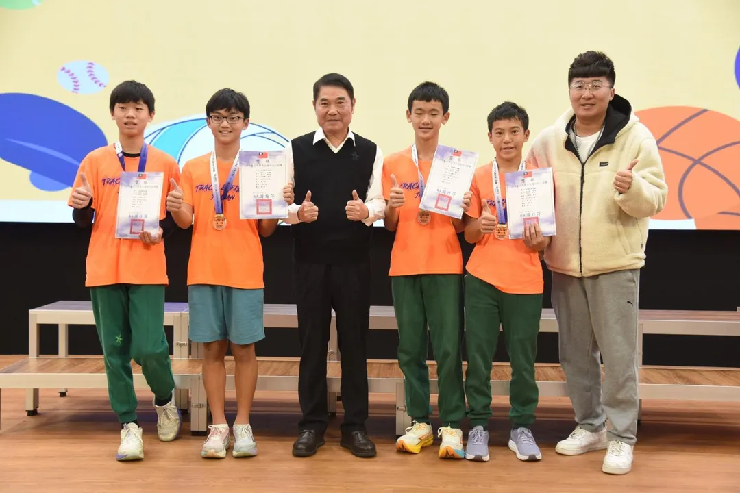 鍾東錦透露因財劃法，苗栗縣內多所校舍更新恐喊停。（圖／鍾東錦臉書）